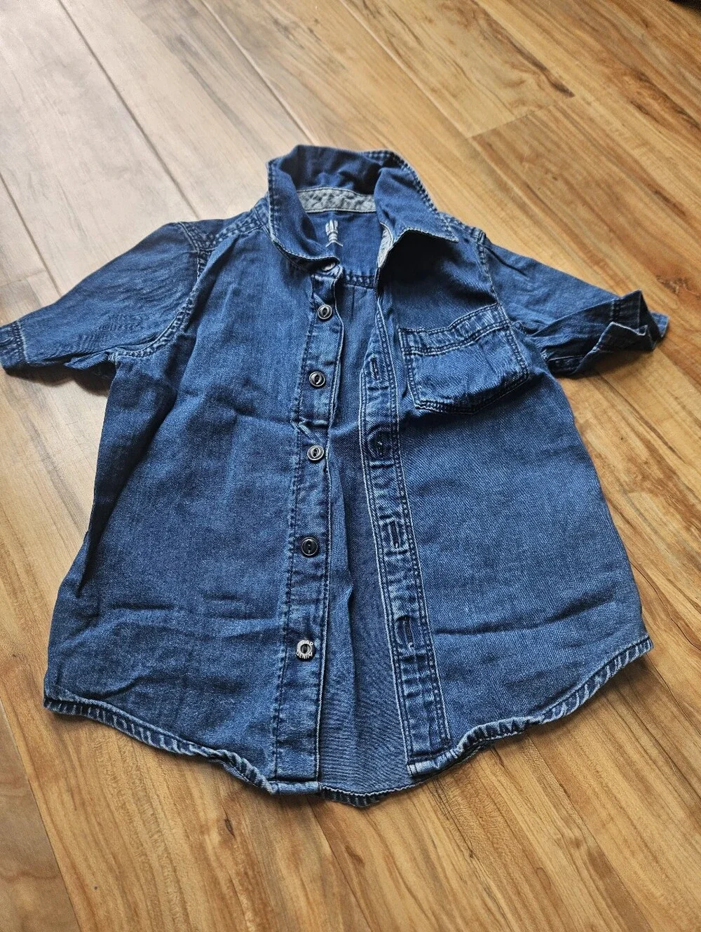 GAP Dark Blue Short-Sleeve Denim Chambray Button Up for Kids 4t